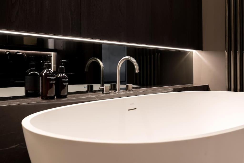 Alfred'S Ramsbottom - Suite One ภายนอก รูปภาพ